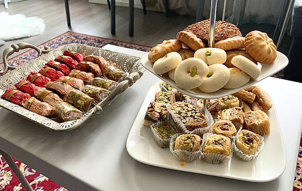 een schaal met arabische lekkernijen - zorgen voor of zorgen dat