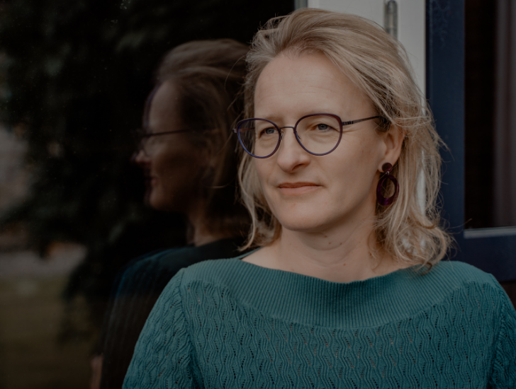 Marielle Tromp weerspiegeling raam