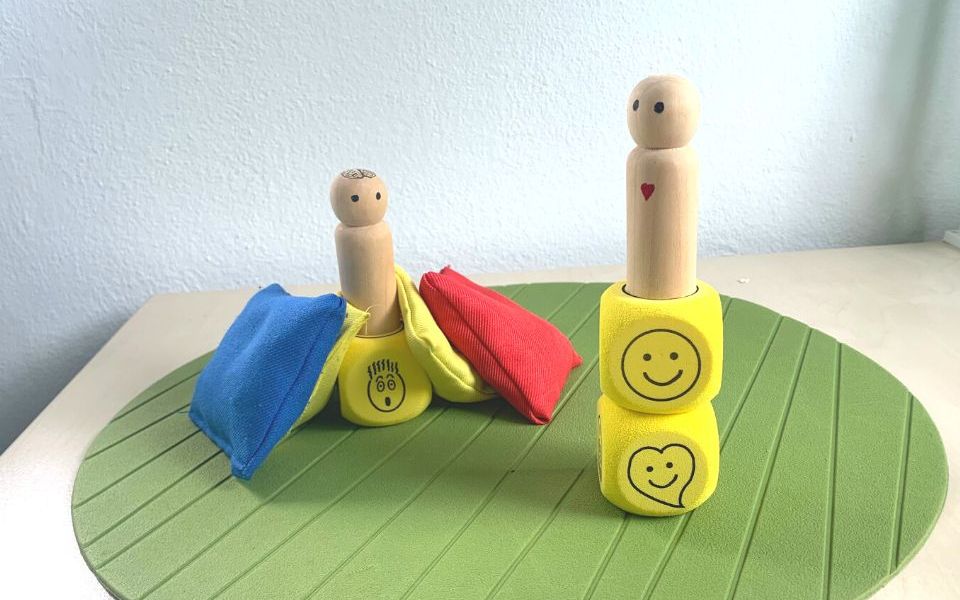 enthousiast poppetje als therapeut met een overrompeld poppetje als client