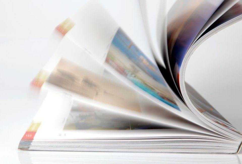 wp-content/uploads/2022/12/Bladeren-door-een-tijdschrift.jpg